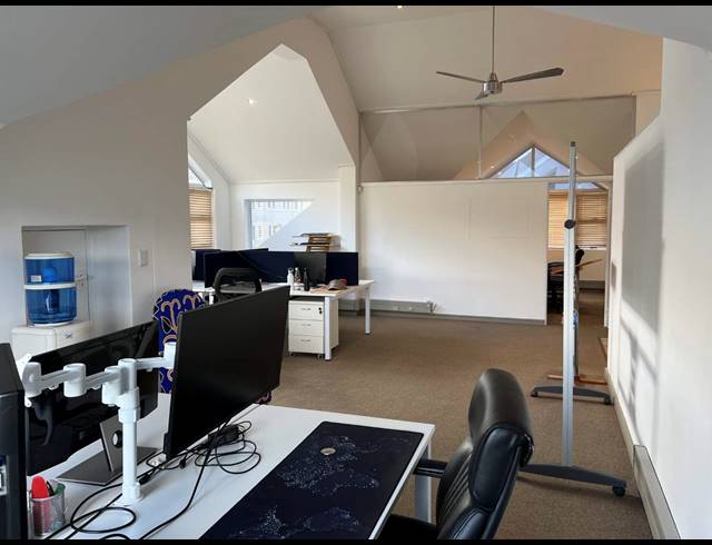 85M² OFFICE RENTED IN WESTLAKE